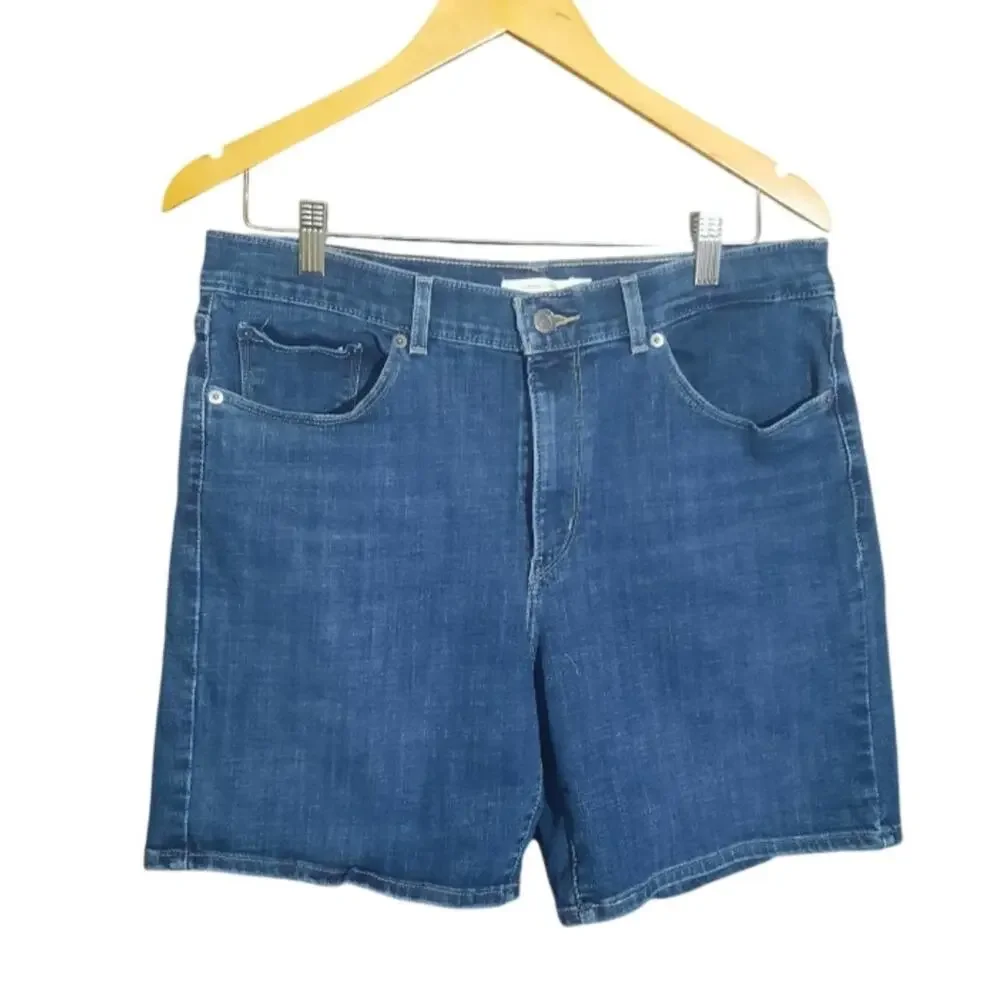 Levi's Womens Classic Shorts 5 Pocket Design Zip Fly Bermuda Denim Size 30